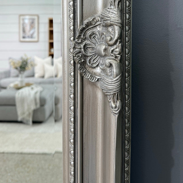 Auvitalliving Large Decorative Mirror - Silver