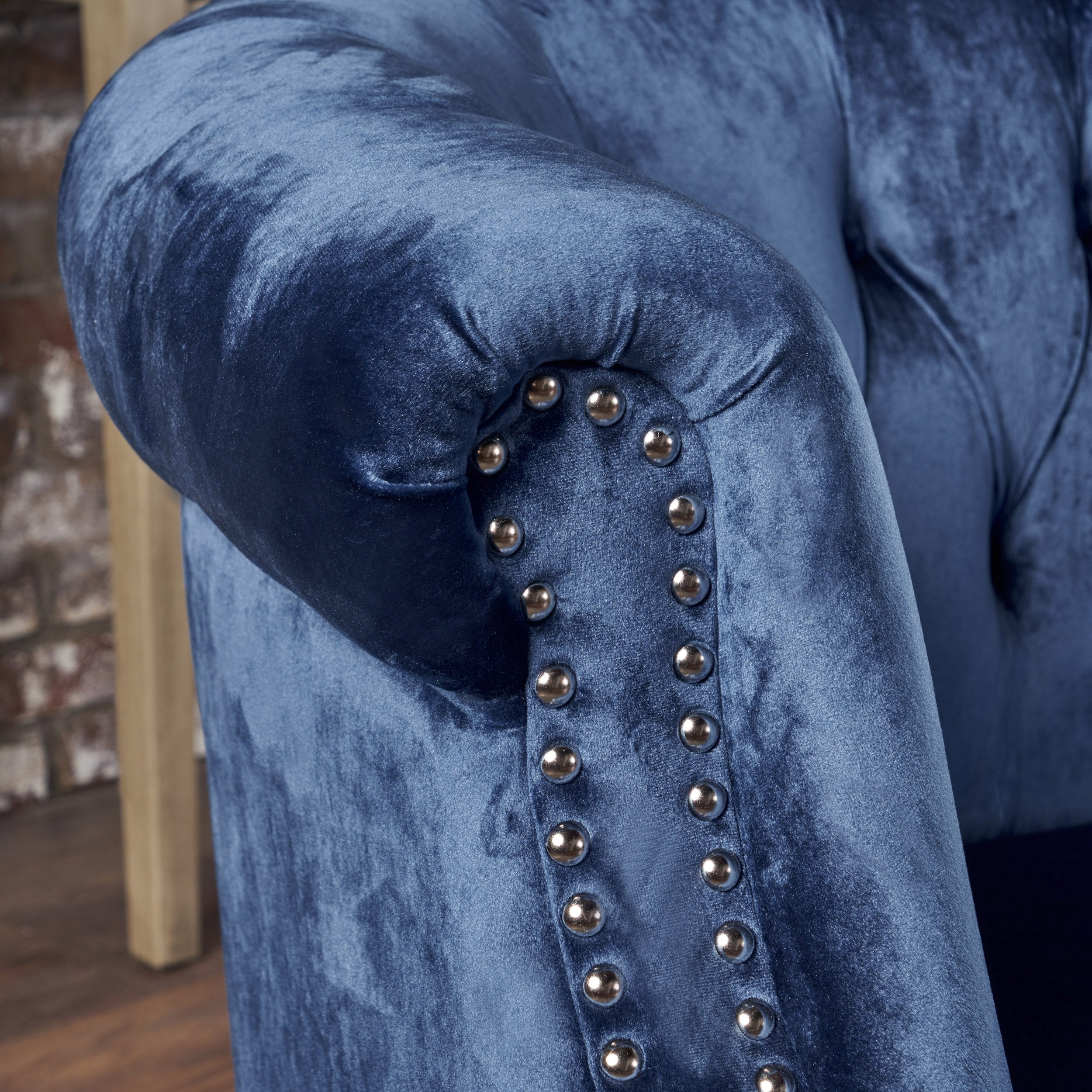 Baroque Style Navy Blue Velvet Loveseat Sofa