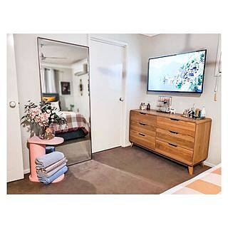 Niva Dresser